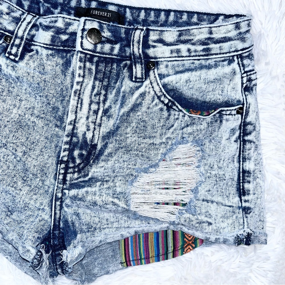 FOREVER 21 Acid Wash Distressed Serape Stripes Blue Denim Jean Shorts 26 - Picture 2 of 10